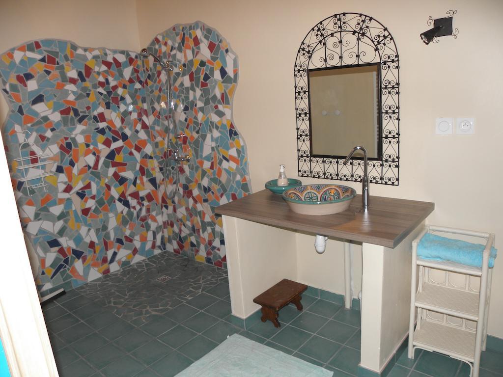 Au The A La Menthe Bed & Breakfast Romans-sur-Isere Room photo